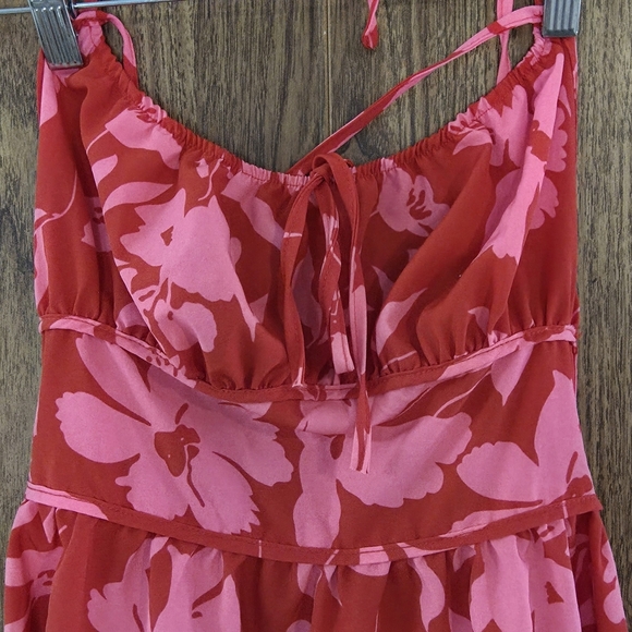 NWOT Elegant Red Floral Backless Dress Size S Summer Dress Knee Length - Picture 2 of 15